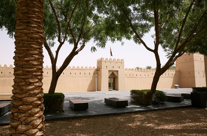 6. Explore Qasr Al Muwaiji